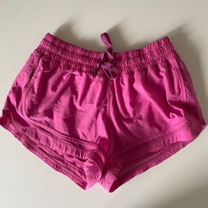 Lululemon Hotty Hot Short 2.5” - Magenta Glow